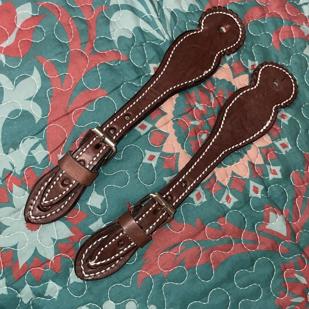 Spur straps